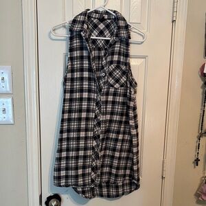 Forever 21 Black and White Plaid Button Down Shirt